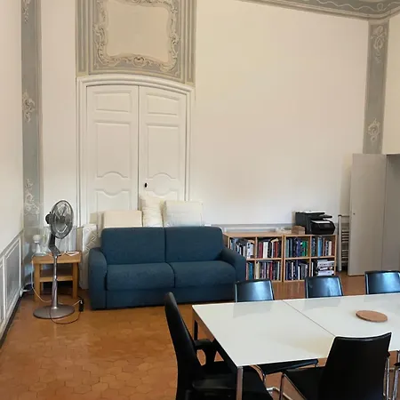 Particulier Arlatan Lauris 1685 Apartment Aix-en-Provence